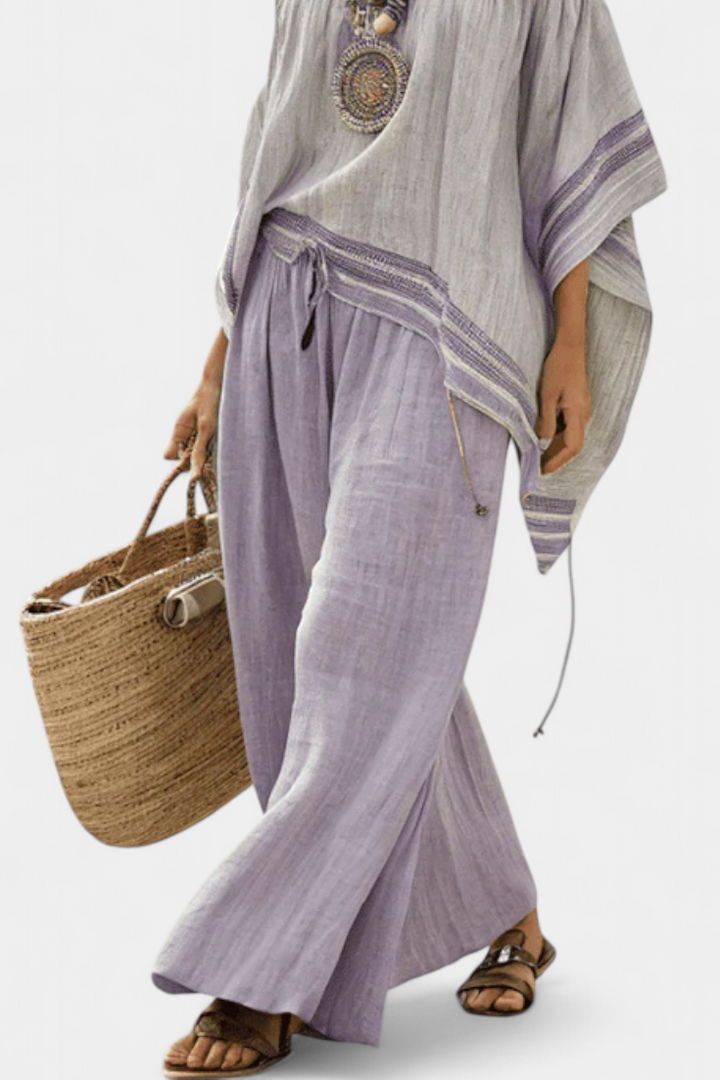 Seraphina™ | Top décolleté stylé avec un pantalon large à rayures.