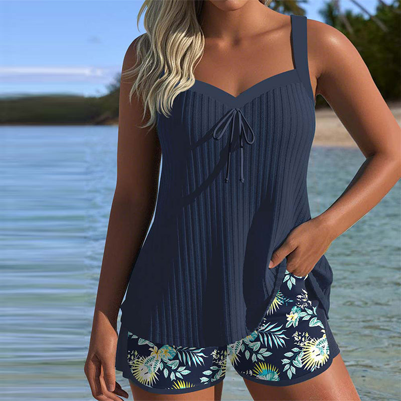 Carla – Maillot de bain rayé avec short de plage