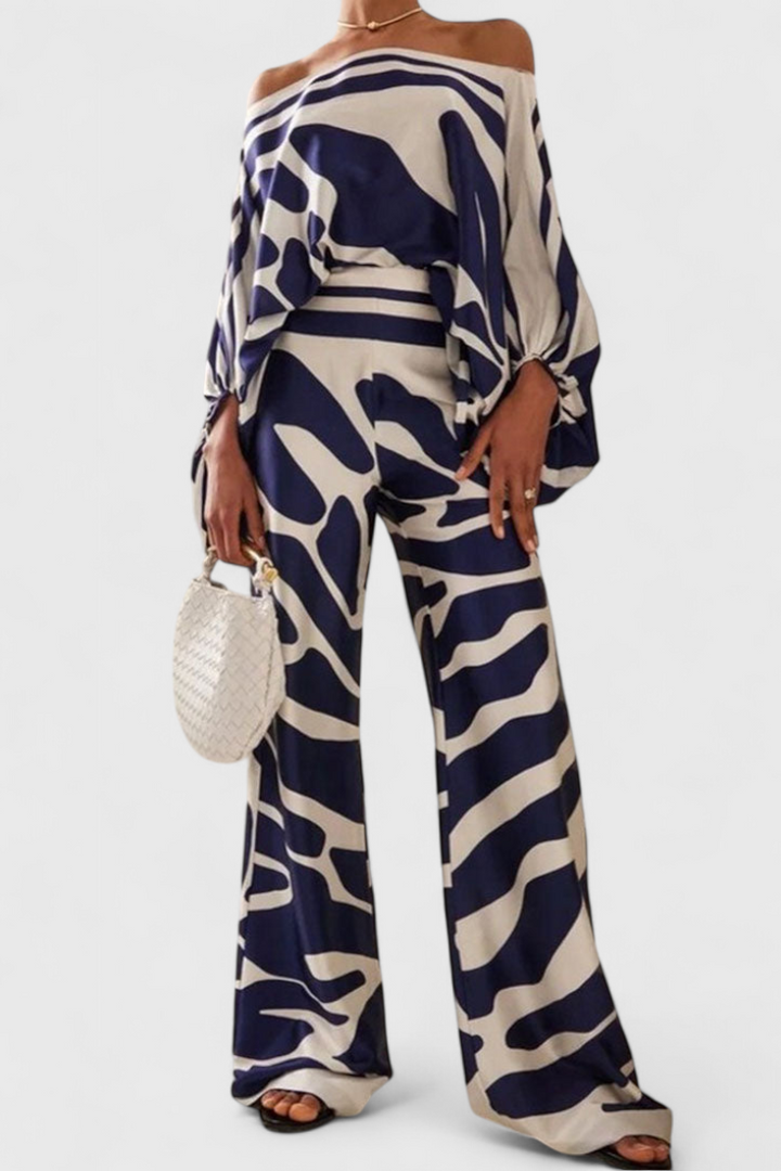 Ensemble deux pièces Sybella avec épaules dénudées et pantalon large imprimé