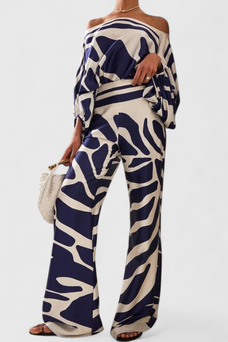 Ensemble deux pièces Sybella avec épaules dénudées et pantalon large imprimé