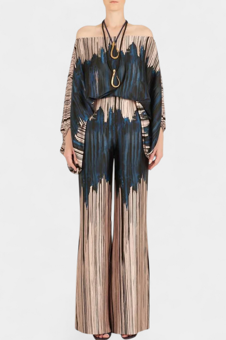 Ensemble deux pièces Sybella avec épaules dénudées et pantalon large imprimé