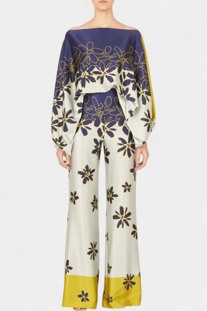 Ensemble deux pièces Sybella avec épaules dénudées et pantalon large imprimé