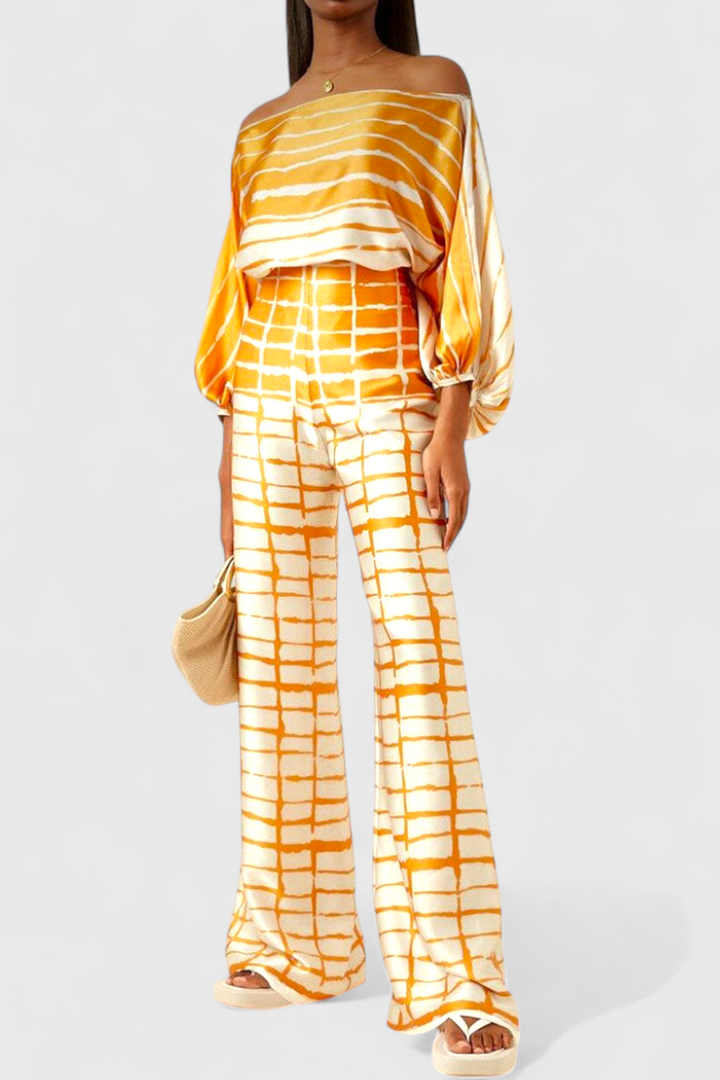 Ensemble deux pièces Sybella avec épaules dénudées et pantalon large imprimé