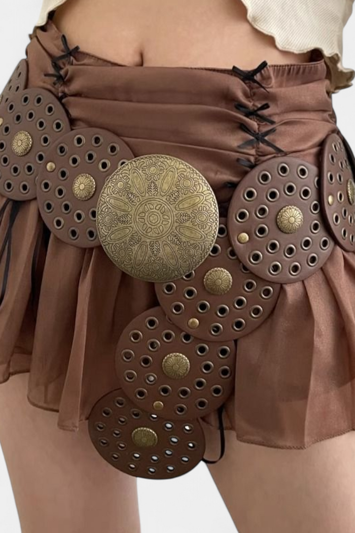 Alicia Vintage Cowboy Belt with Decorative Circular Buckle (ceinture de cow-boy vintage avec boucle circulaire décorative)
