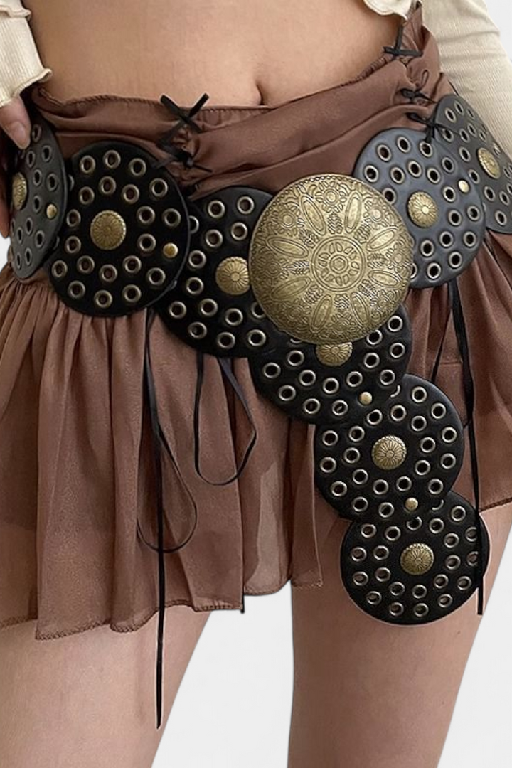 Alicia Vintage Cowboy Belt with Decorative Circular Buckle (ceinture de cow-boy vintage avec boucle circulaire décorative)