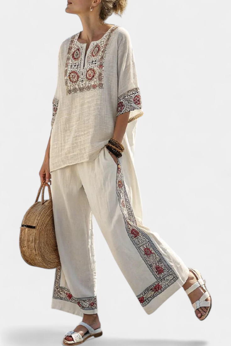 Naomi™ | Top décolleté stylé avec un pantalon large à rayures.