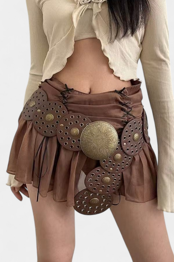Alicia Vintage Cowboy Belt with Decorative Circular Buckle (ceinture de cow-boy vintage avec boucle circulaire décorative)