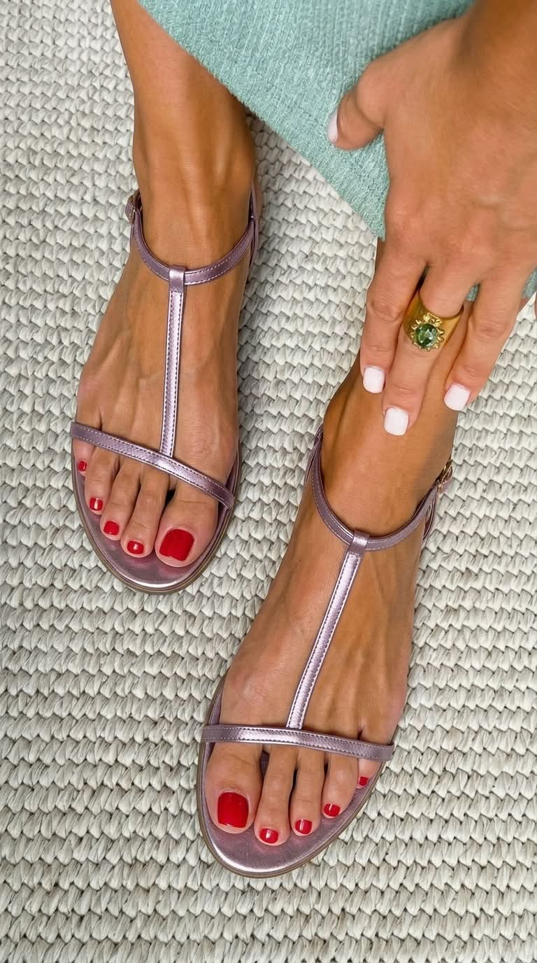 Alba | Sandalias doradas de verano