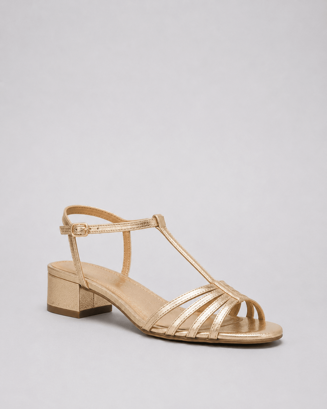 Alegre | Sandalias doradas: elegancia para el día a día