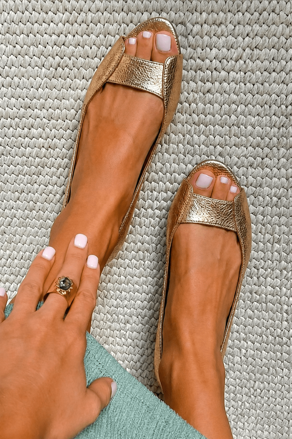 Adelina | Sandalias doradas, cómodas y elegantes