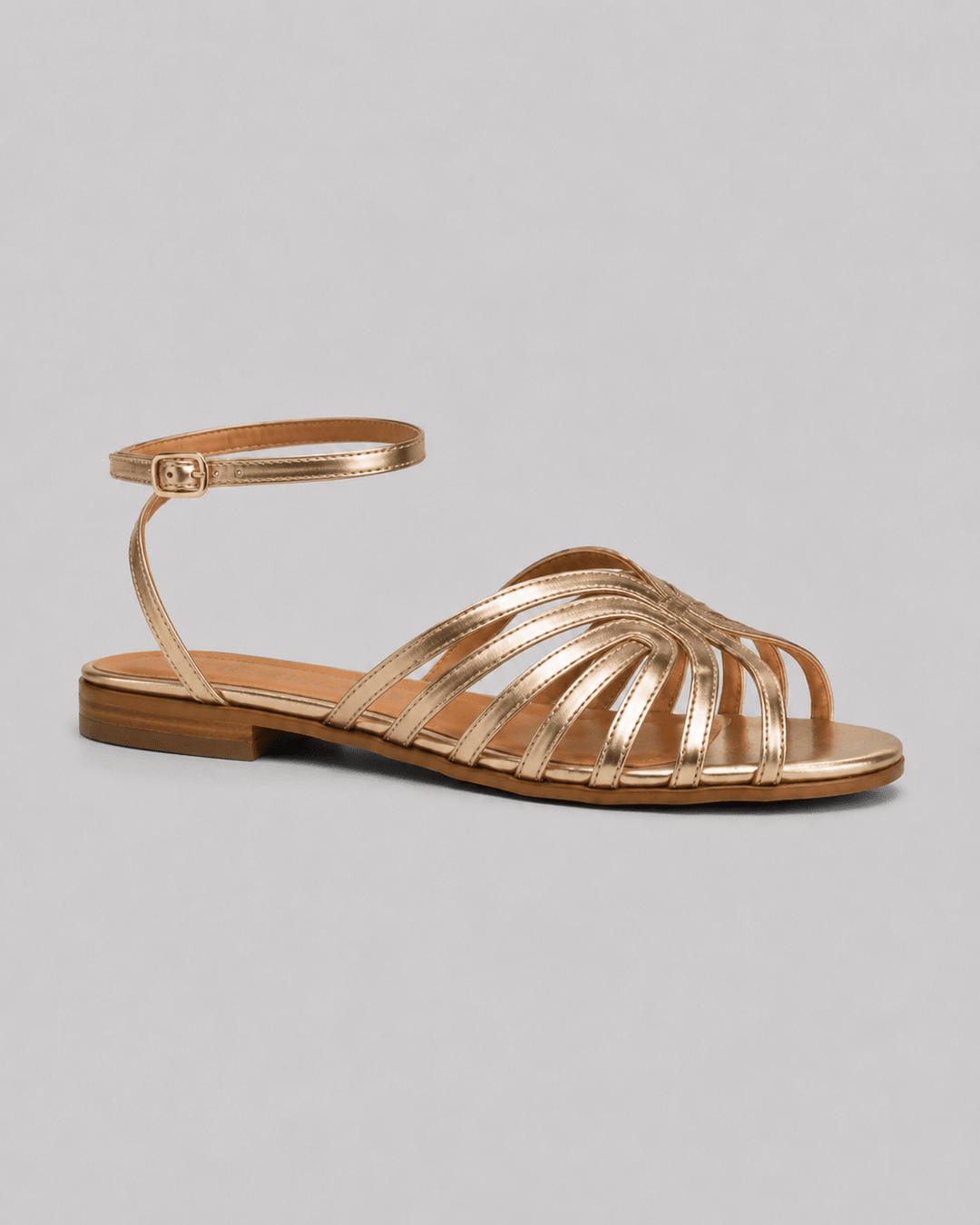 Victoria | Sandales dorées ornées de détails bijoux