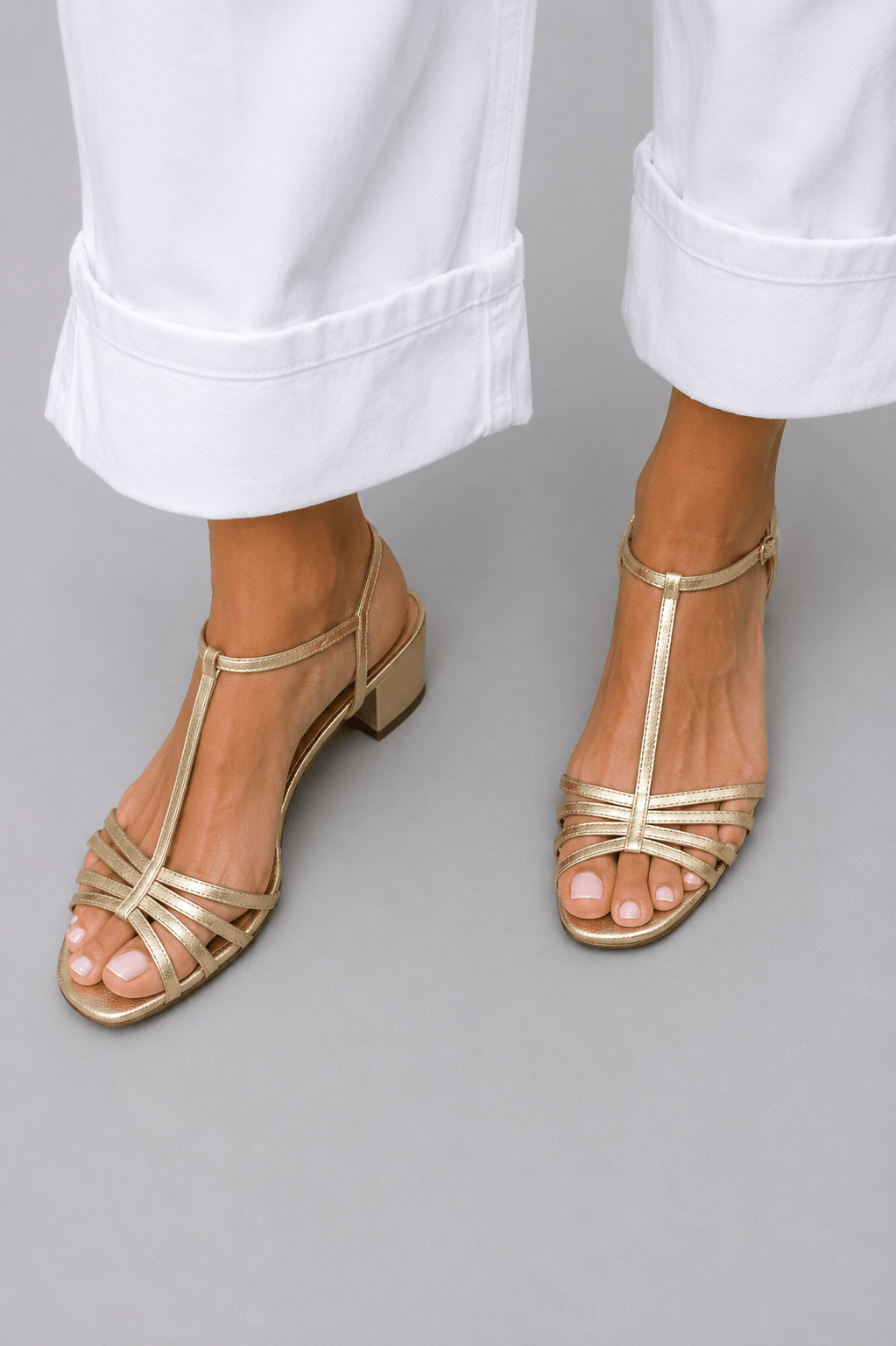 Alegre | Sandalias doradas: elegancia para el día a día