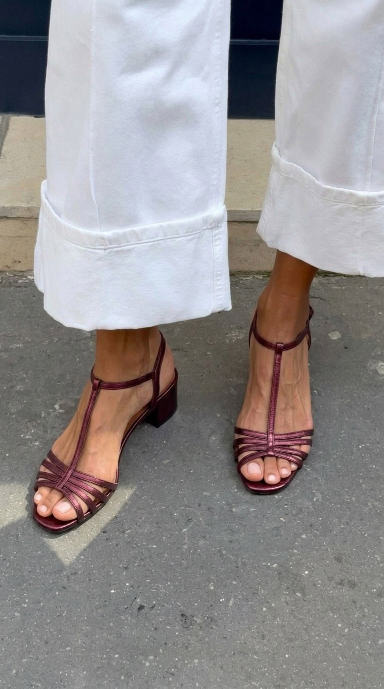 Alegre | Sandalias doradas: elegancia para el día a día