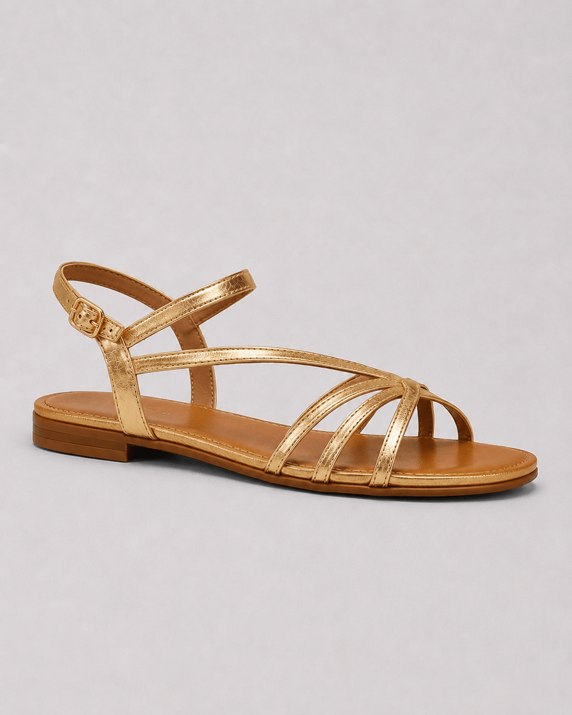 Marta | Sandalias doradas: elegancia veraniega